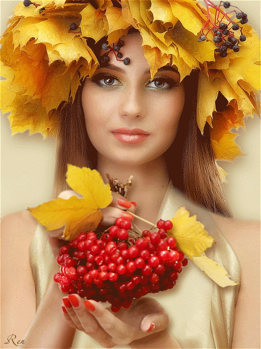 Девушка в венке из осенних листьев
