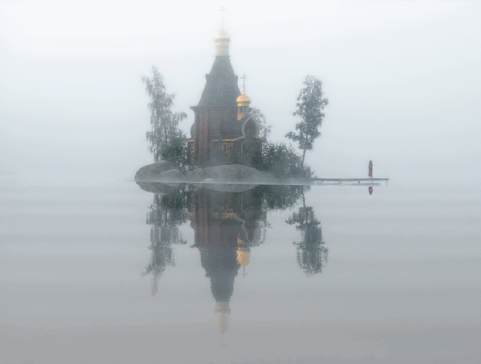 Туман, церквушка, вода