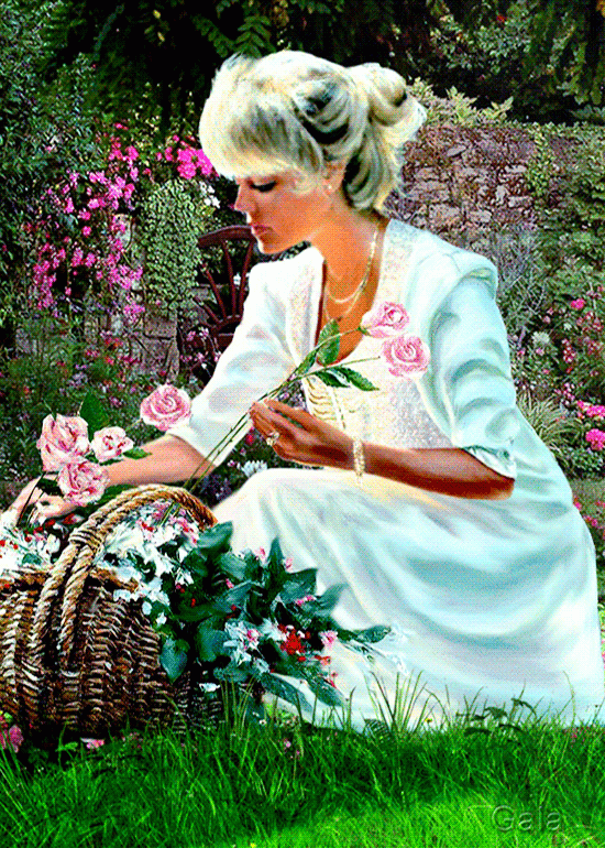 Девушка с корзиной цветов