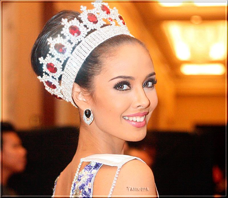 Девушка в короне