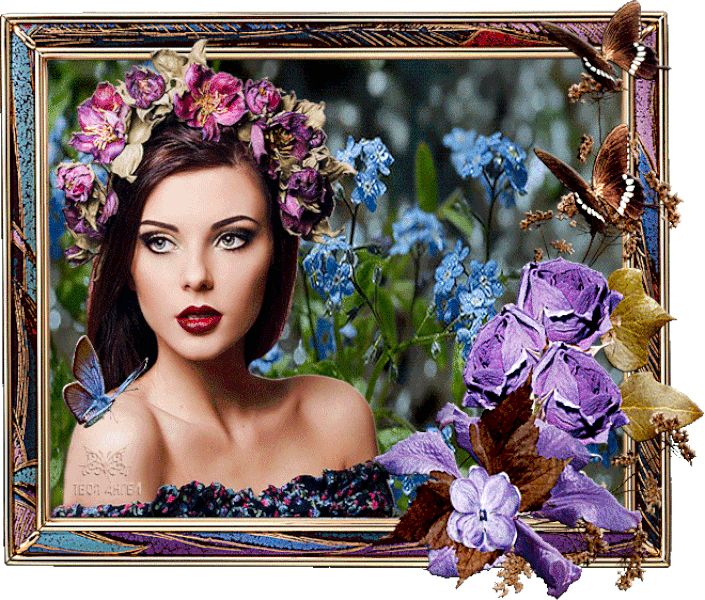 Девушка в венке из цветов