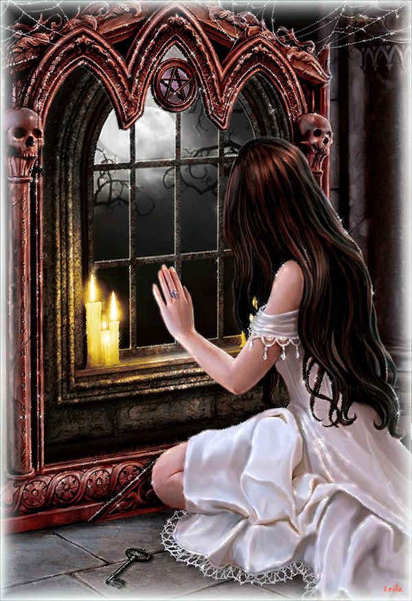 Девушка у зеркала