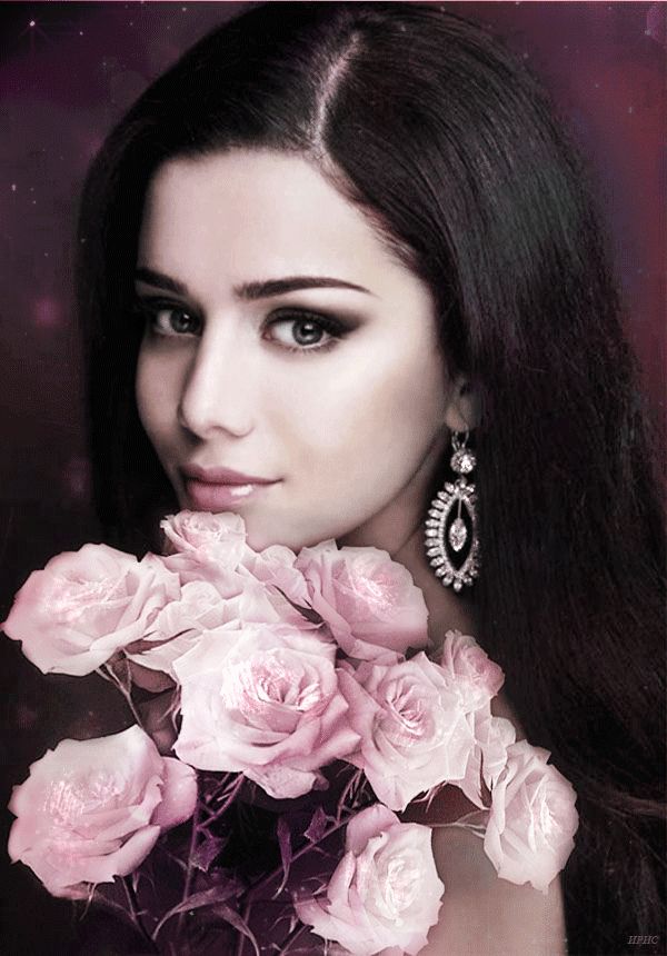 Девушка с букетом роз