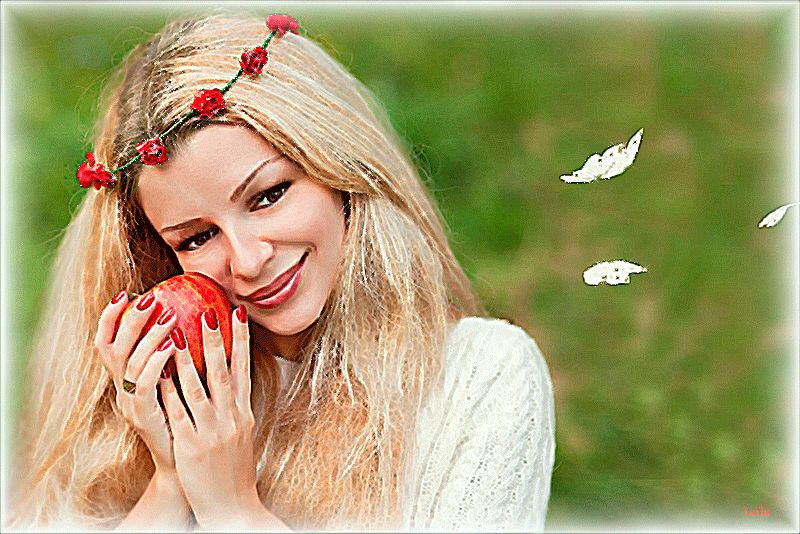 Девушка с яблоком !